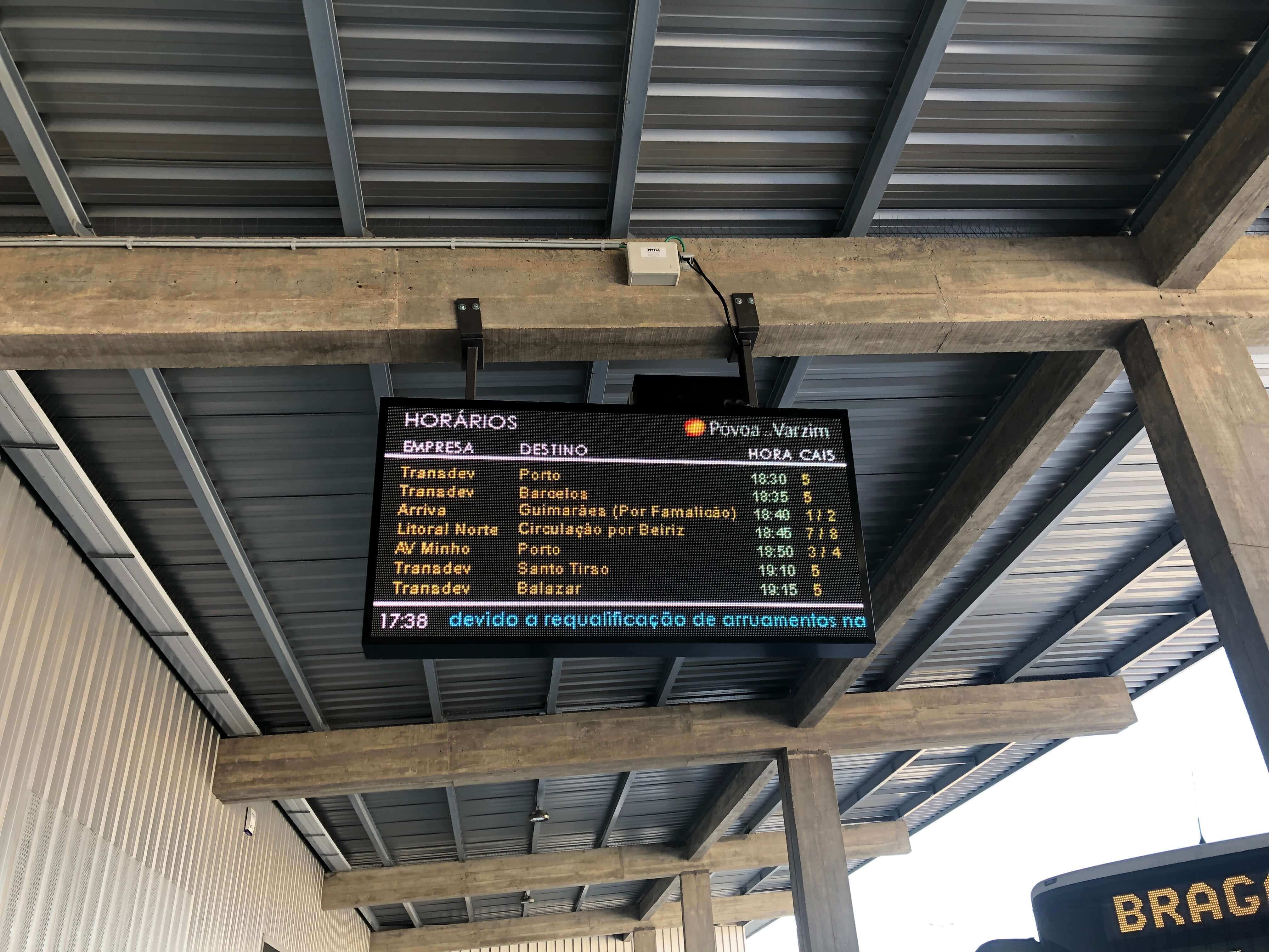 Displays Led de informação instalados na Estação Rodoviária da Póvoa de Varzim