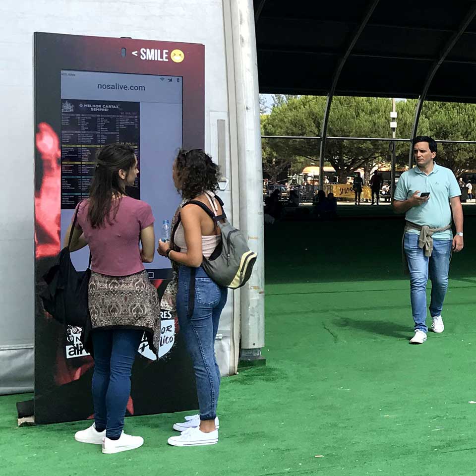 Mupis digitais PARTTEAM melhoram experiência no festival de música NOS ALIVE 2018