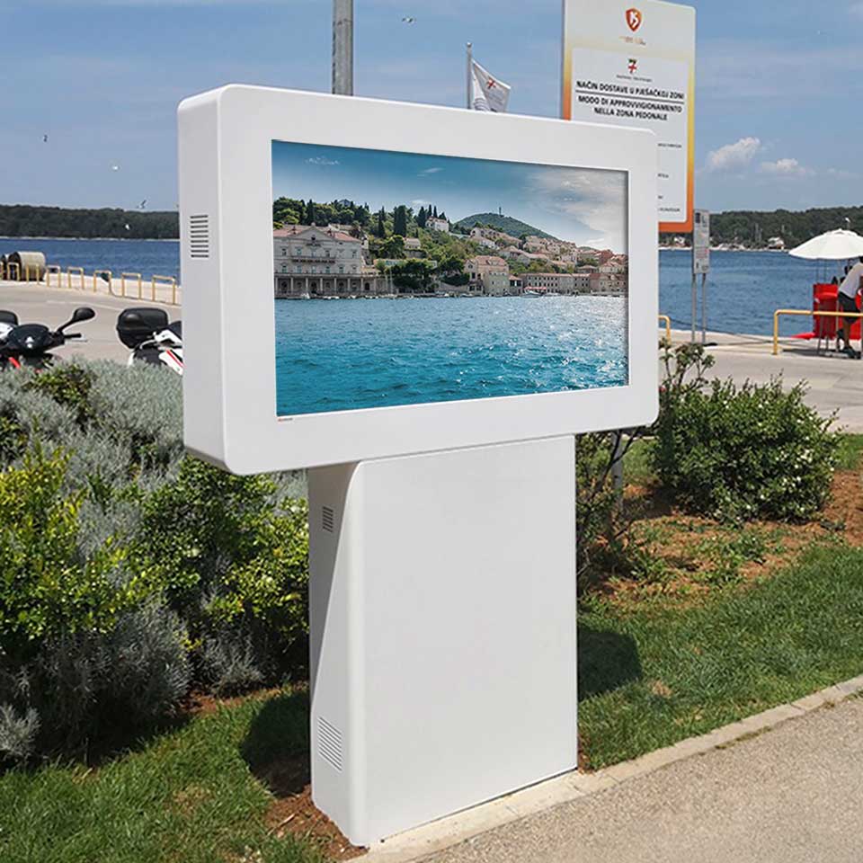 Cidades Inteligentes: Mupi digital interactivo DOOH para posto turístico de Rovinj - Croácia